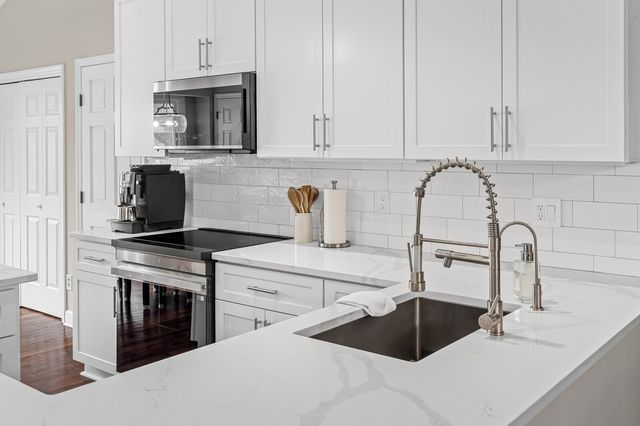 1133 Woodvale Dr, Nashville, TN 37204