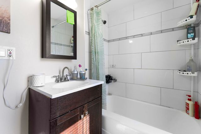 3339 S Artesian Avenue, Chicago, IL 60608