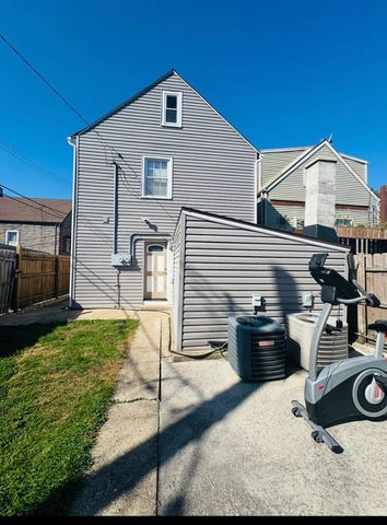 3339 S Artesian Avenue, Chicago, IL 60608