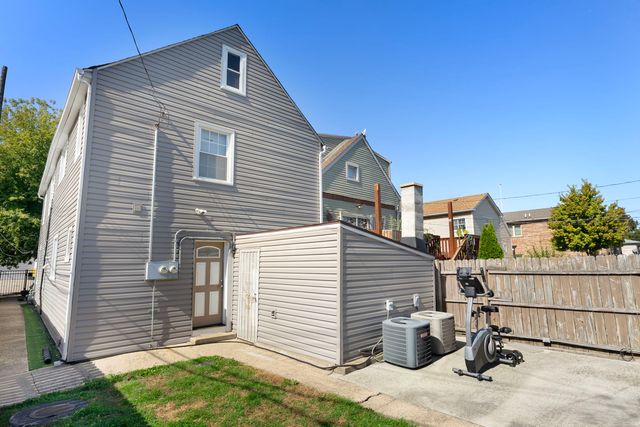 3339 S Artesian Avenue, Chicago, IL 60608
