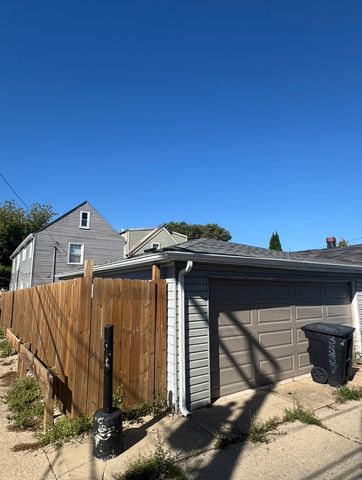 3339 S Artesian Avenue, Chicago, IL 60608