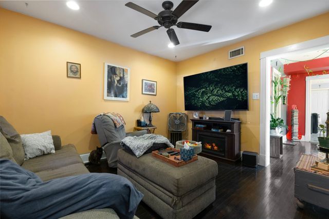3339 S Artesian Avenue, Chicago, IL 60608