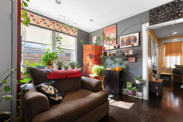 3339 S Artesian Avenue, Chicago, IL 60608