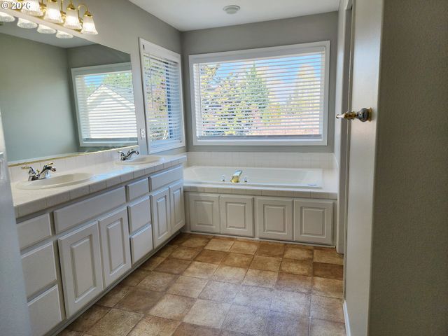 28501 Sw MEADOWS Loop, Wilsonville, OR 97070