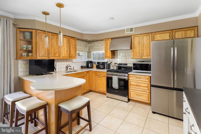 18 GERALDINE RD, East Windsor, NJ 08520