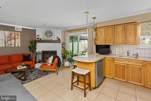 18 GERALDINE RD, East Windsor, NJ 08520