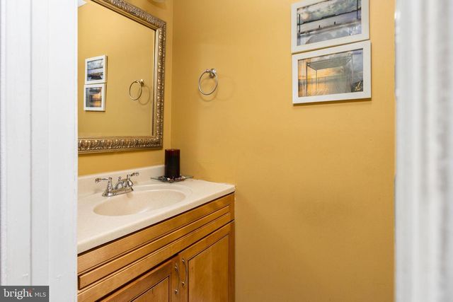 18 GERALDINE RD, East Windsor, NJ 08520