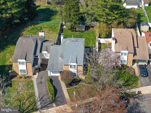 18 GERALDINE RD, East Windsor, NJ 08520