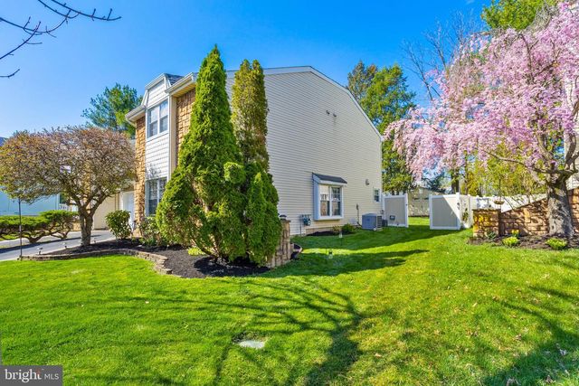 18 GERALDINE RD, East Windsor, NJ 08520