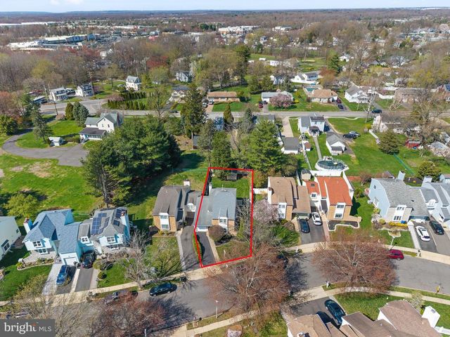 18 GERALDINE RD, East Windsor, NJ 08520