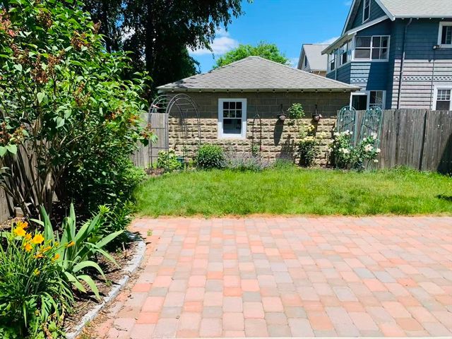 30 Crescent Rd 30, Belmont, MA 02478