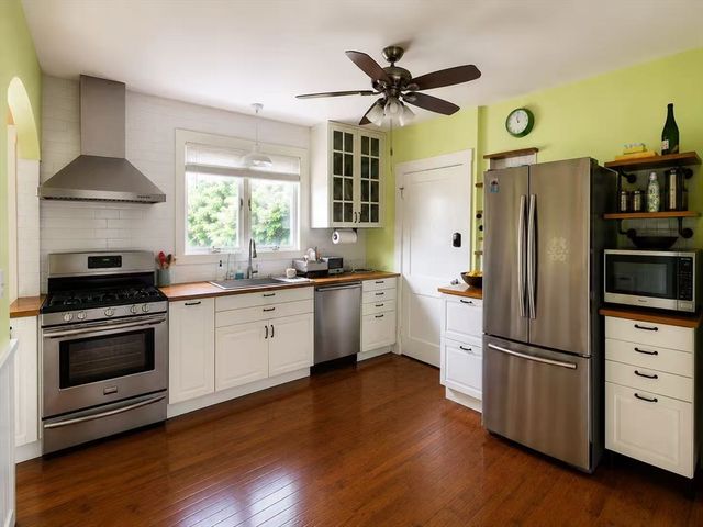30 Crescent Rd 30, Belmont, MA 02478