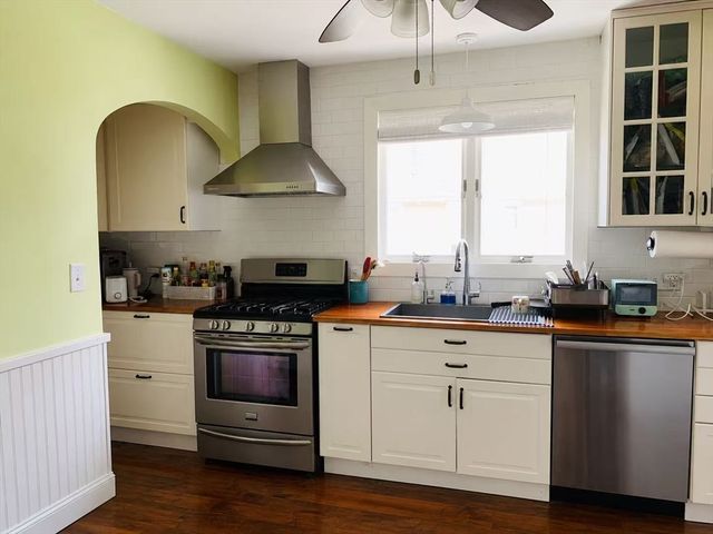 30 Crescent Rd 30, Belmont, MA 02478