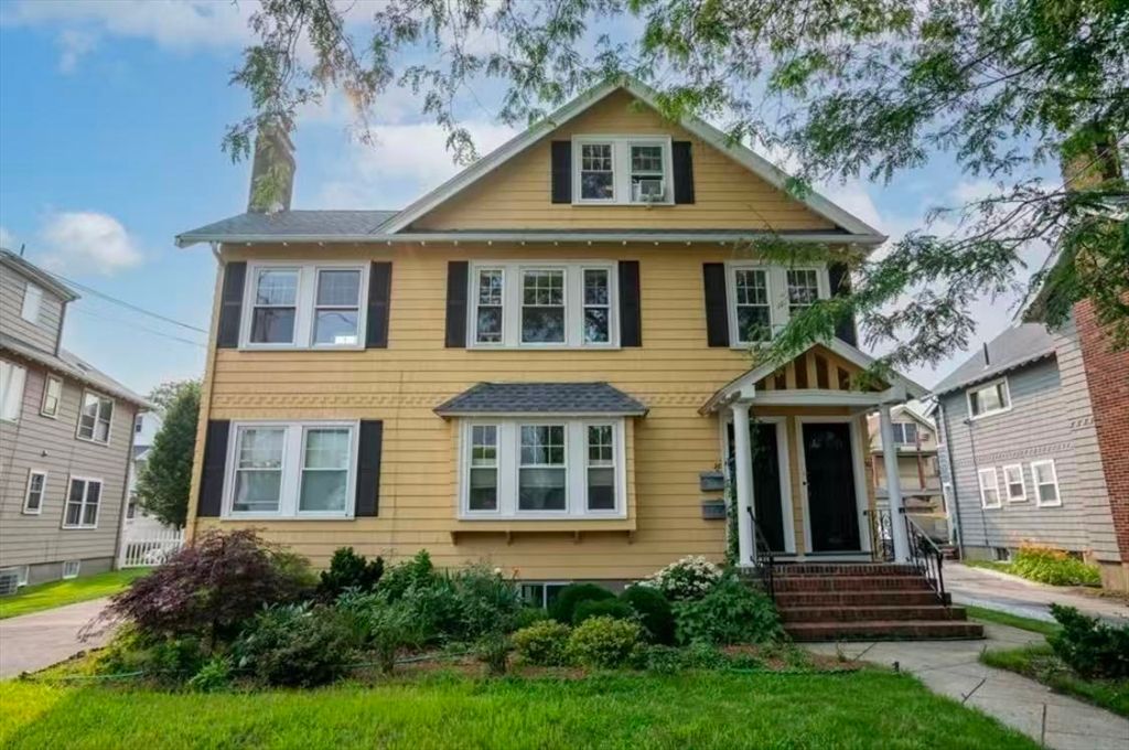 30 Crescent Rd 30, Belmont, MA 02478