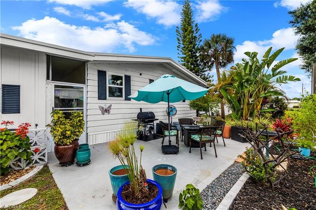 506 Blossom CT, North Fort Myers, FL 33917