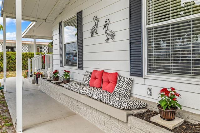 506 Blossom CT, North Fort Myers, FL 33917