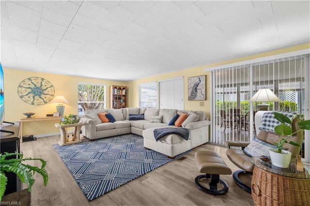 506 Blossom CT, North Fort Myers, FL 33917