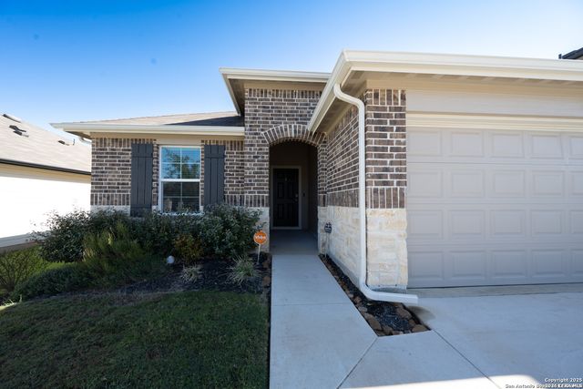 556 Chaco Loop, Seguin, TX 78155