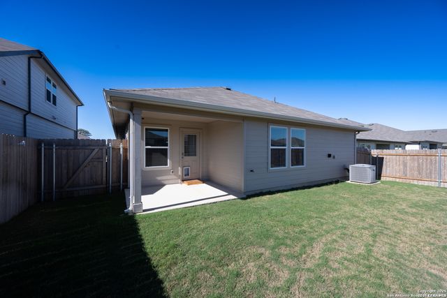 556 Chaco Loop, Seguin, TX 78155