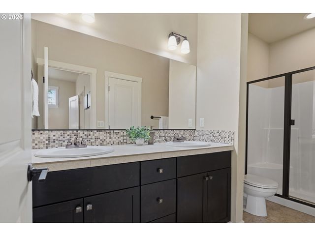 11302 Sw HALLMARK Ter, Tigard, OR 97223