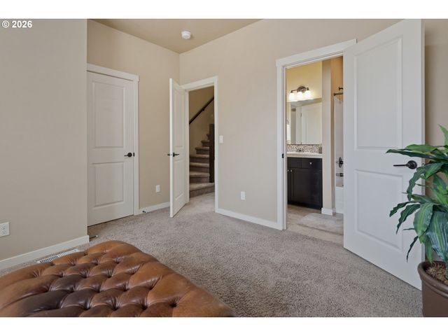 11302 Sw HALLMARK Ter, Tigard, OR 97223