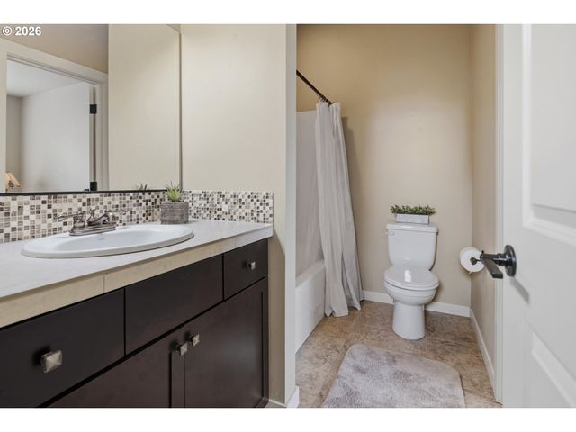 11302 Sw HALLMARK Ter, Tigard, OR 97223