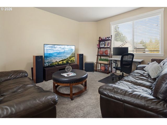 11302 Sw HALLMARK Ter, Tigard, OR 97223