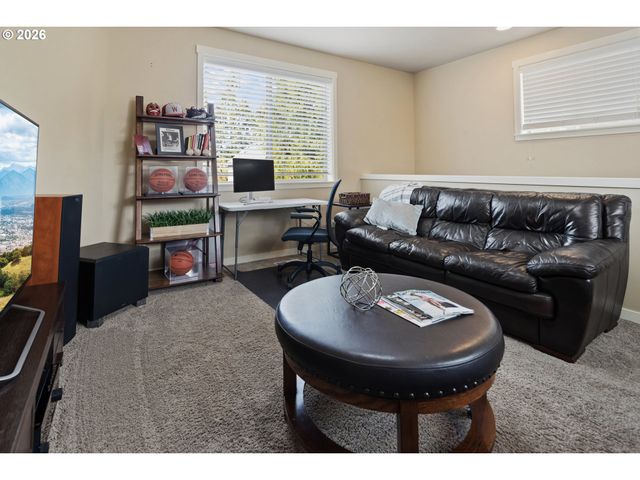 11302 Sw HALLMARK Ter, Tigard, OR 97223