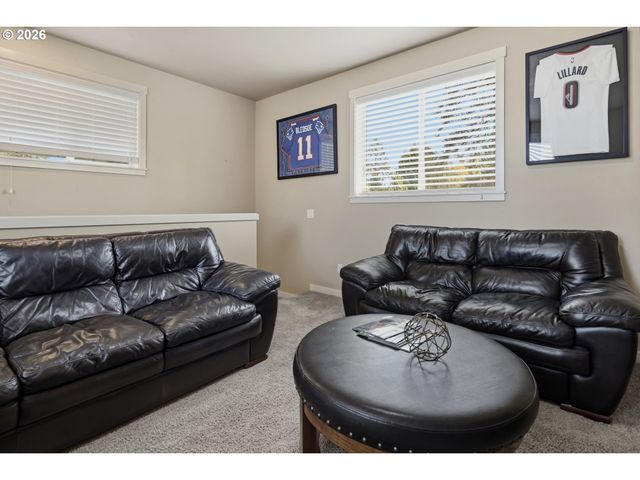 11302 Sw HALLMARK Ter, Tigard, OR 97223