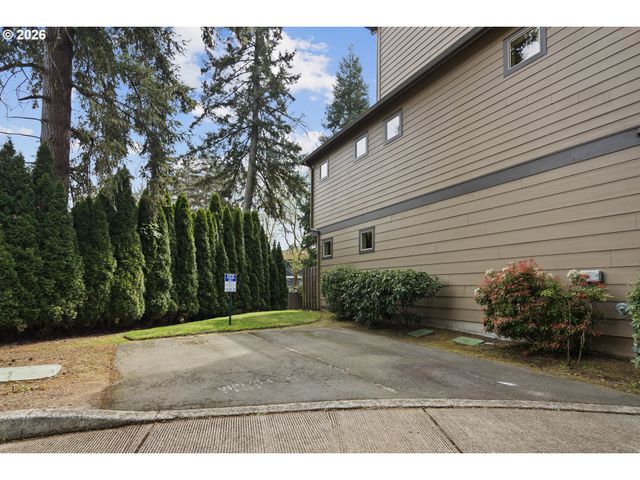 11302 Sw HALLMARK Ter, Tigard, OR 97223