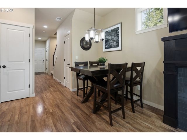 11302 Sw HALLMARK Ter, Tigard, OR 97223