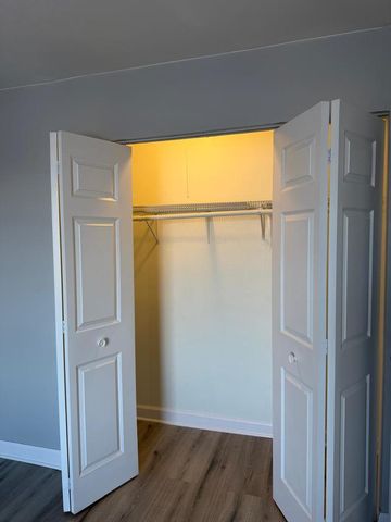 157 Gregory Street 14, Aurora, IL 60504