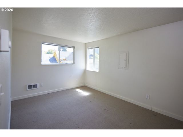 3907 Se SALMON St, Portland, OR 97214
