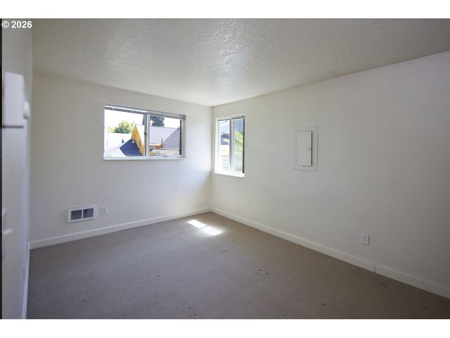 3907 Se SALMON St, Portland, OR 97214