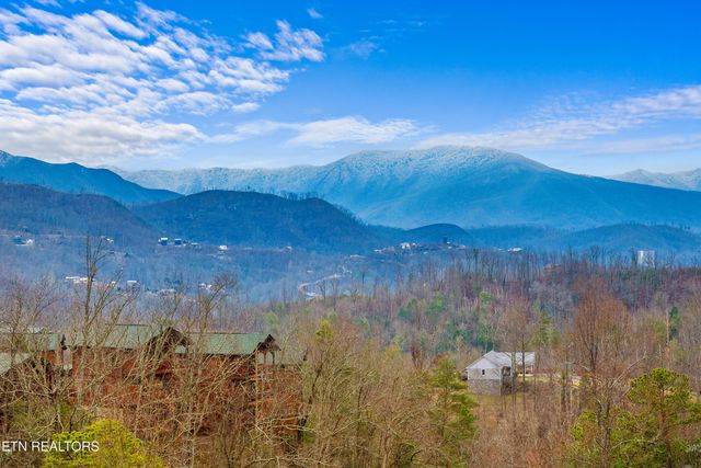 880 Great Smoky Way, Gatlinburg, TN 37738