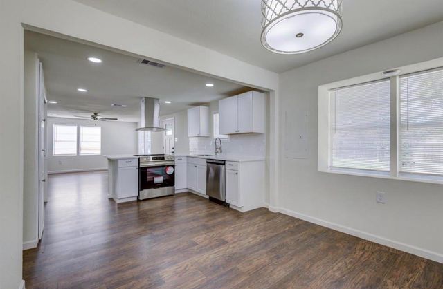 804 Carnegie Street, Baytown, TX 77520
