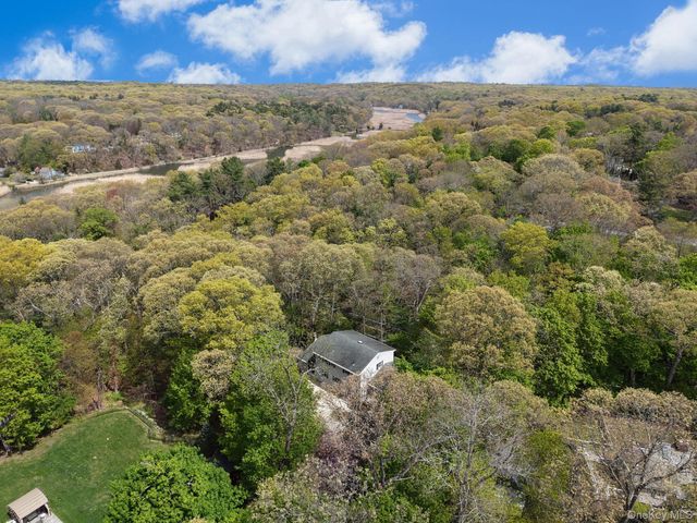 214 Landing Avenue, Smithtown, NY 11787