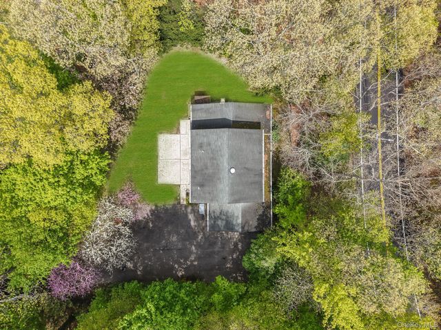 214 Landing Avenue, Smithtown, NY 11787