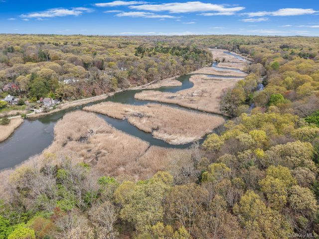 214 Landing Avenue, Smithtown, NY 11787