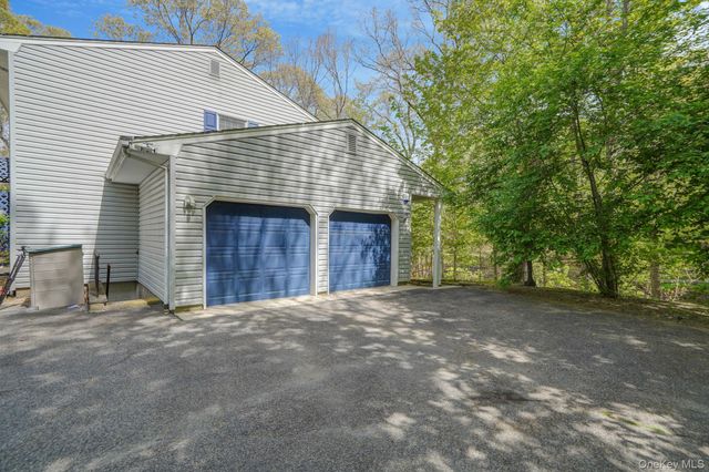 214 Landing Avenue, Smithtown, NY 11787