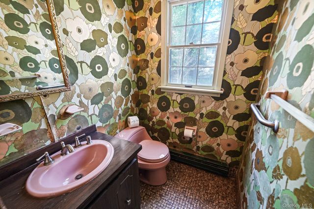 214 Landing Avenue, Smithtown, NY 11787