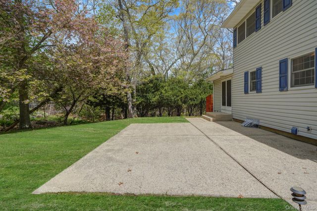 214 Landing Avenue, Smithtown, NY 11787