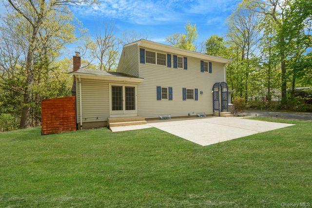 214 Landing Avenue, Smithtown, NY 11787