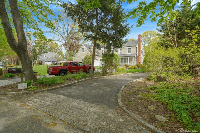 214 Landing Avenue, Smithtown, NY 11787