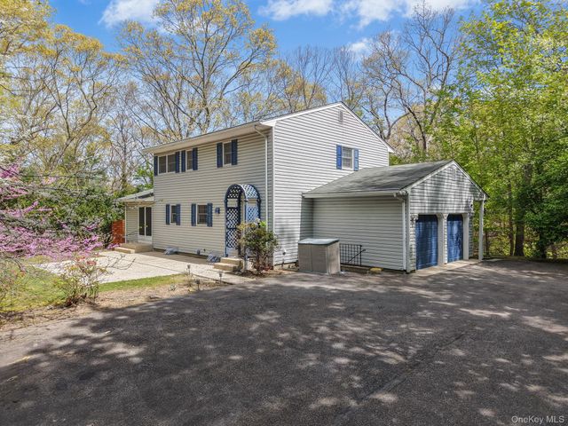 214 Landing Avenue, Smithtown, NY 11787