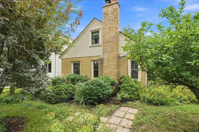 427 E Van Norman AVENUE, Milwaukee, WI 53207