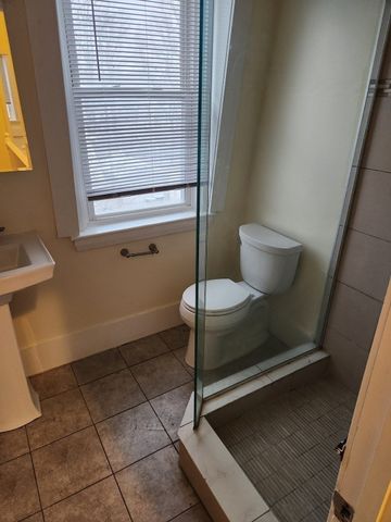 28 Centennial Place 2R, Framingham, MA 01701