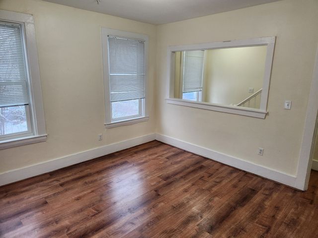 28 Centennial Place 2R, Framingham, MA 01701