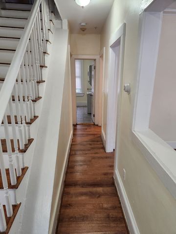 28 Centennial Place 2R, Framingham, MA 01701