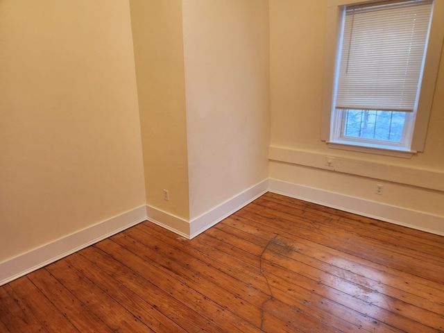 28 Centennial Place 2R, Framingham, MA 01701